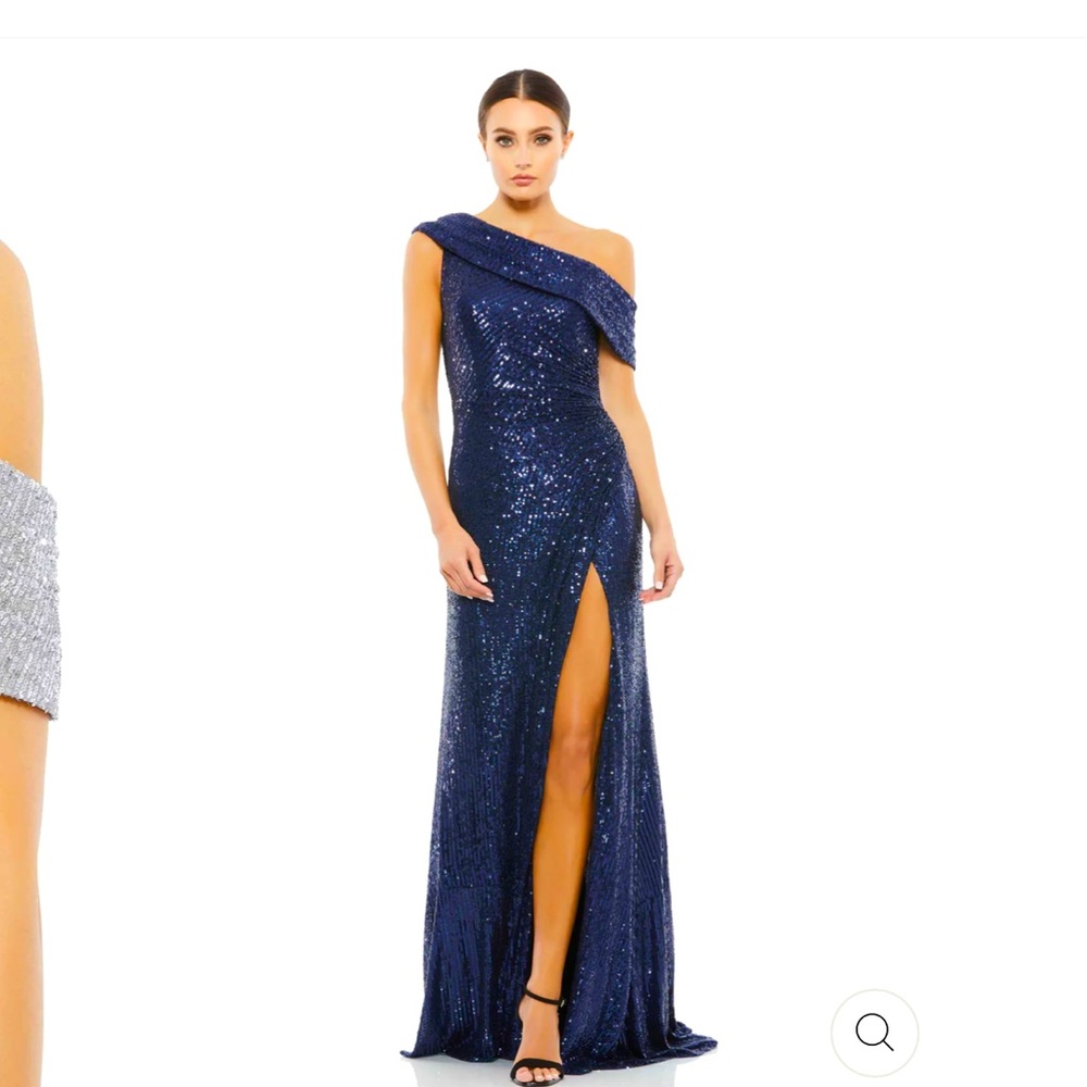 NWT Mac Duggal one shoulder ruched gown
